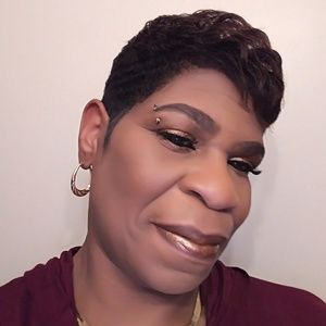 Meet your Posher, Latonya